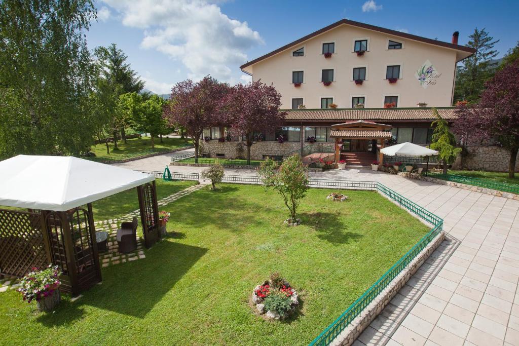 Hotel Iris Pescasseroli Kültér fotó